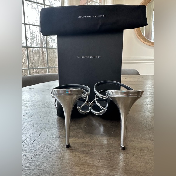 New $795 GIUSEPPE ZANOTTI Silver Padded Strappy Clandestino Heels US 8.5 /38.5EU - Picture 10 of 16